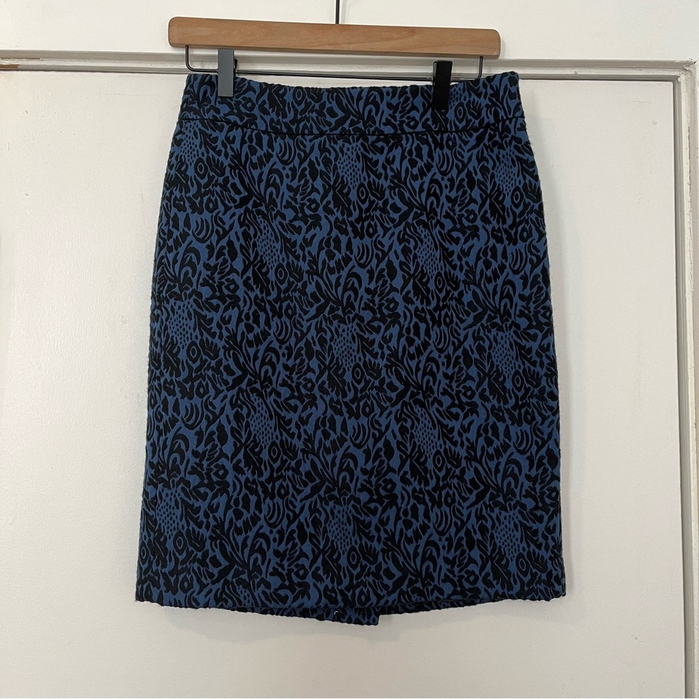 Ann Taylor blue and black damask pattern pencil skirt women’s size 2 office